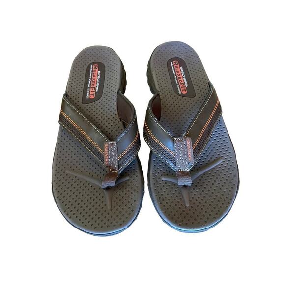 Skechers Men's Relaxed Fit Memory Foam 360 Flip Flop/ Thong sandal.Brown Size 10 - Picture 1 of 3
